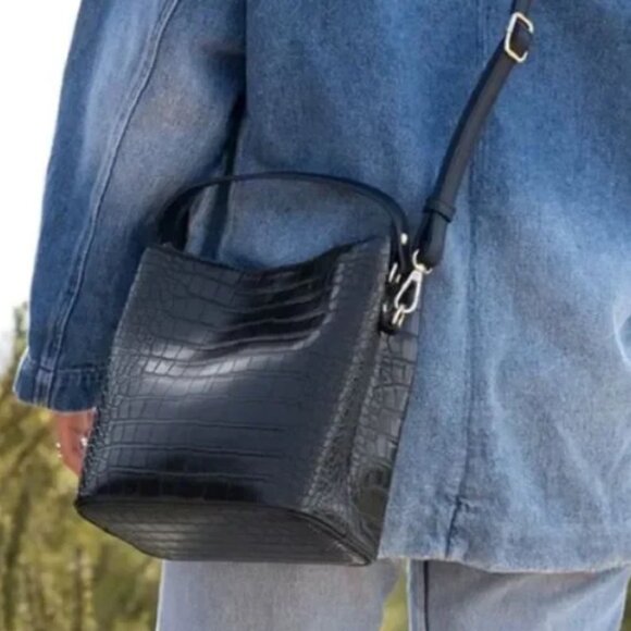AOTA Elena Vegan Leather Croc Embossed Bucket Crossbody Bag Black - Picture 4 of 5